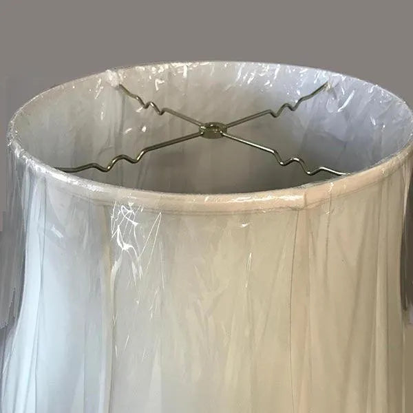 V notches hold lamp shade in place